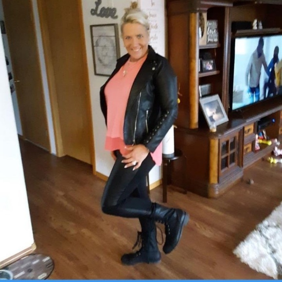 Meet your Posher, Marcy - Picture 2 of 8